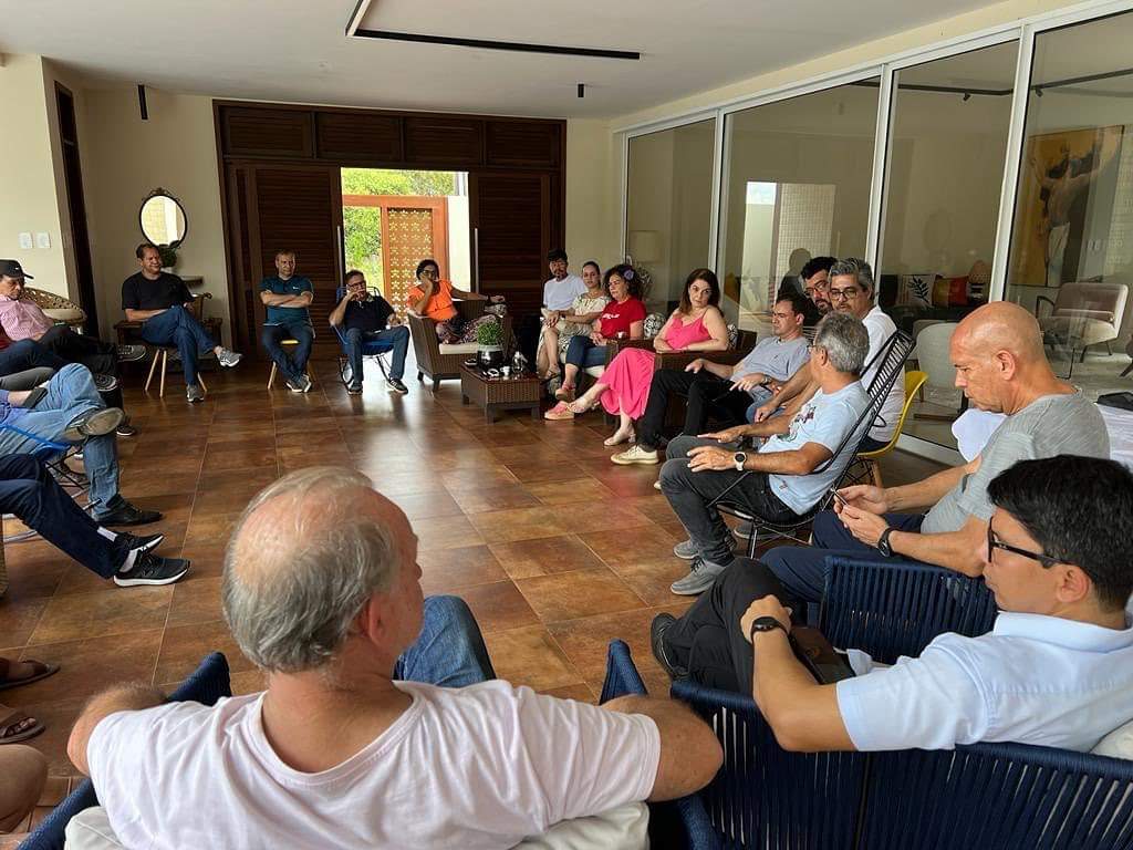 Partidos fazem mais uma rodada de conversa para definir futuro de Jorge e Jenilson